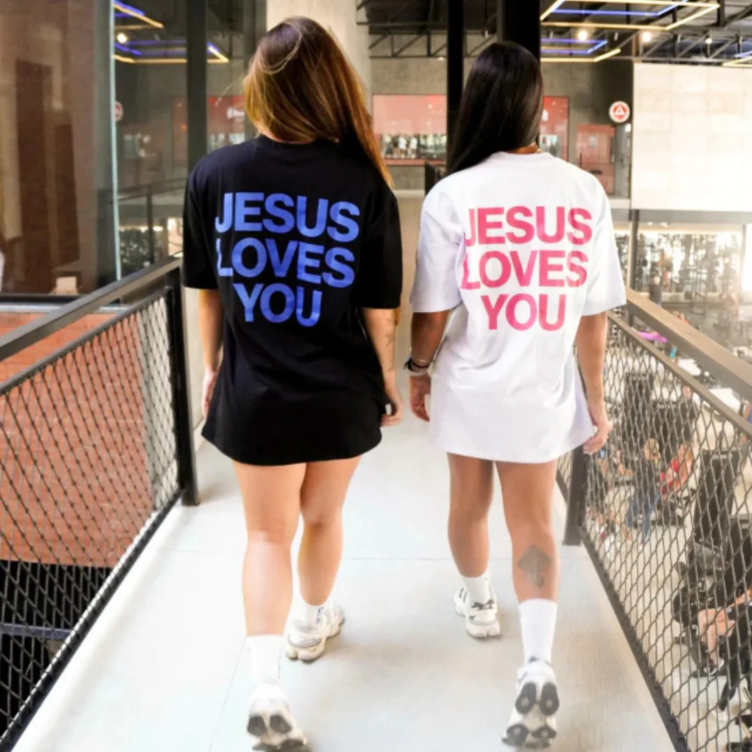 Camiseta Branca "Jesus Loves You" escrita Laranja