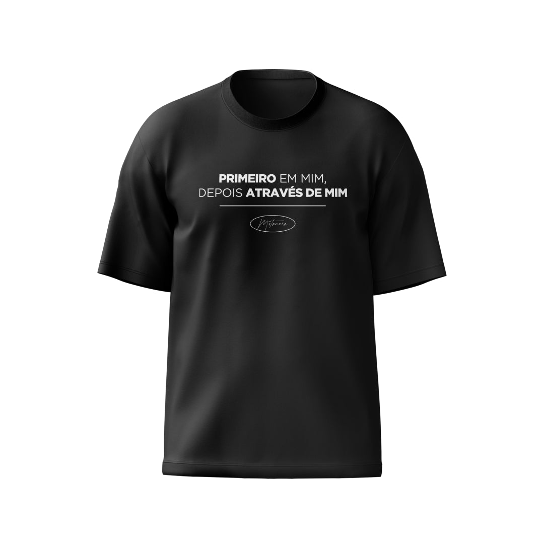 Camiseta Preta Primeiro em Mim